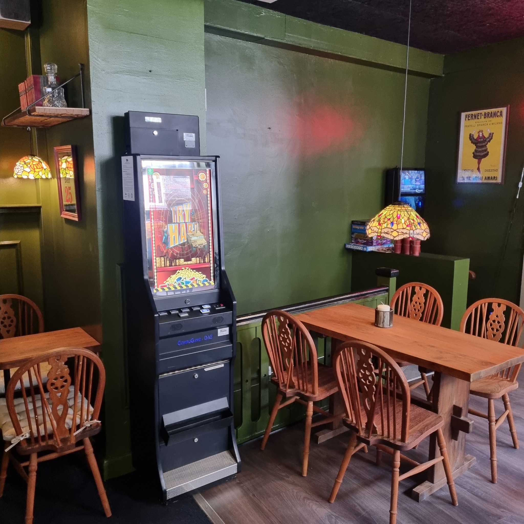 Bar interiør med spilleautomater